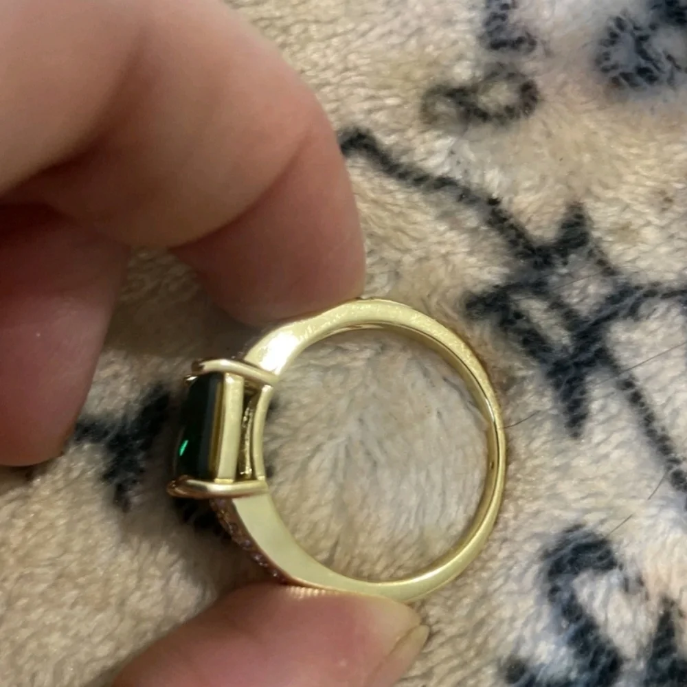 NWT Charter Club Size 11 Gold Colored Green Stone Shiny Ring
